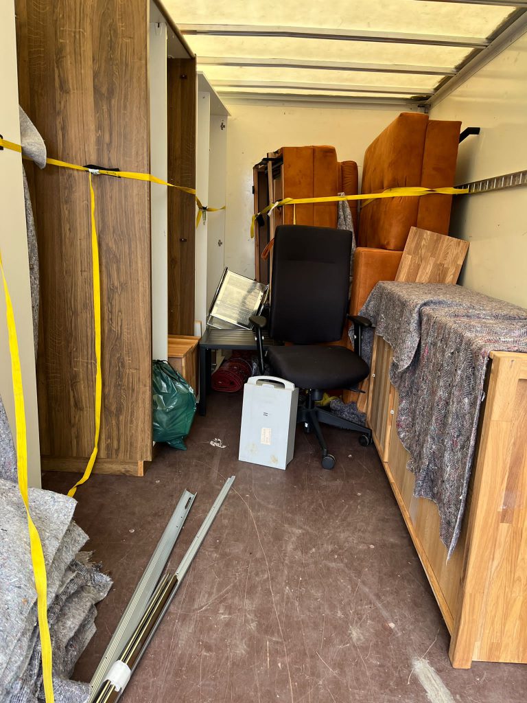 476d1b50 7aa5 40da 8595 344068acc17f 768x1024