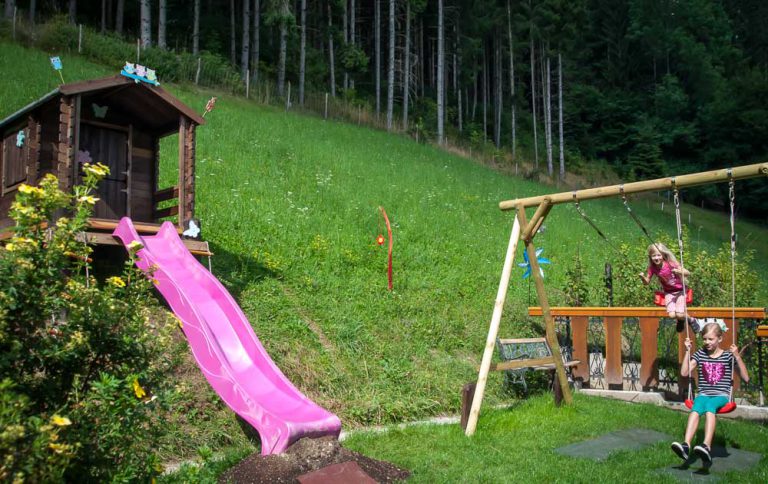 kinderspielplatz 01 768x484